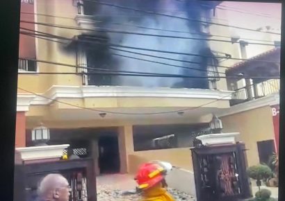 Se incendia apartamento en Bella Vista: Anciana de 80 años sobrevive milagrosamente