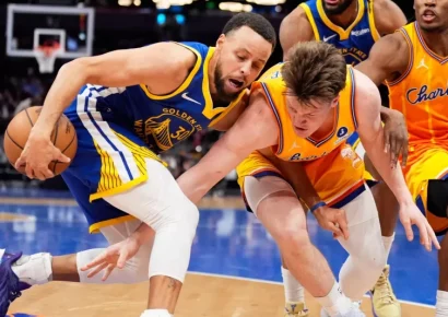 Stephen Curry anota 26 en el partido de regreso a casa y Warriors superan a Hornets