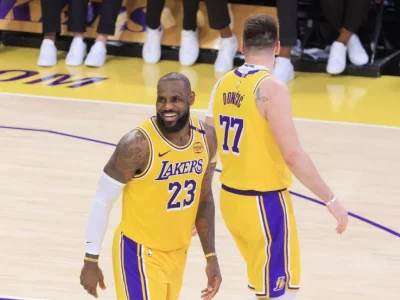 Doncic y LeBron lideran paliza de los Lakers en jornada clave de la NBA