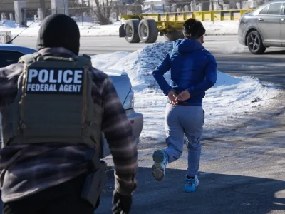 Juez federal suspende temporalmente detenciones de refugiados en Minnesota