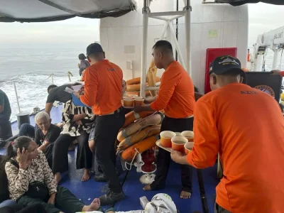 Al menos 15 muertos y decenas desaparecidos tras hundirse un ferry en Filipinas