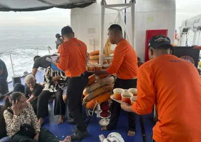 Al menos 15 muertos y decenas desaparecidos tras hundirse un ferry en Filipinas