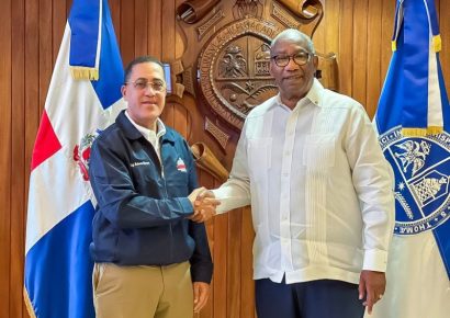 UASD y Grupo Martinón suscriben convenio para pasantías y formación en el sector hotelero