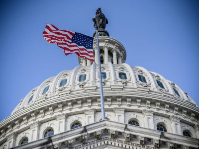 Senado de EE. UU. aprueba resolución contra nuevas acciones militares de Trump en Venezuela