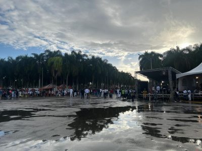 La lluvia no detiene la fe: miles de dominicanos rinden homenaje a la Virgen de la Altagracia