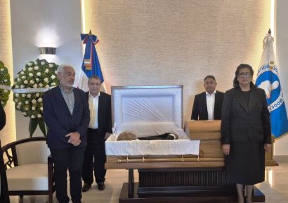 Comisión del PLD asiste al velatorio de Ramón Alburquerque