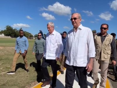 Abinader y Kast recorren la verja perimetral en la frontera de Dajabón con Haití