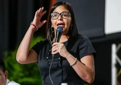 Delcy Rodríguez rechaza injerencias externas y defiende un diálogo político venezolano