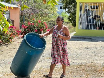 Comunidad en Barahona, denuncia casi dos meses sin servicio de agua potable