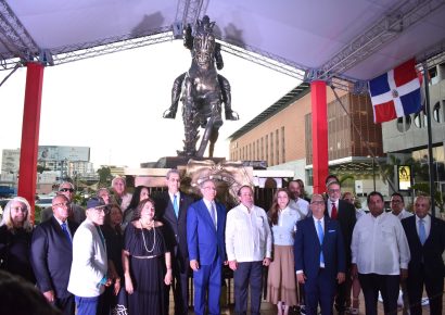 El Instituto Duartiano inaugura primera estatua ecuestre de Juan Pablo Duarte en Santo Domingo