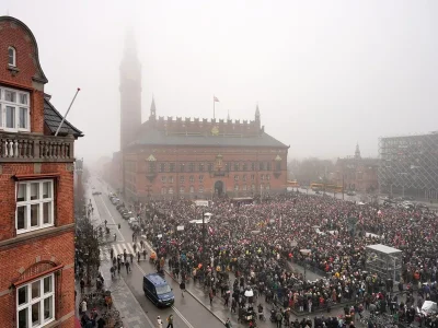 Miles de personas marchan en Copenhague «Groenlandia no está en venta»