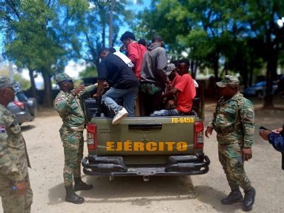 Ejército intercepta vehículo con 13 haitianos indocumentados en Mao