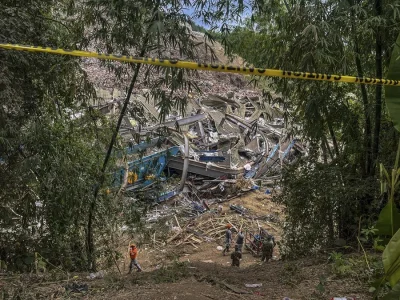 Diez fallecidos y 26 desaparecidos tras derrumbe en un vertedero de Filipinas