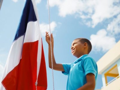 Ministerio de Educación impulsa valores patrios con la campaña “Dominicanos al 100”