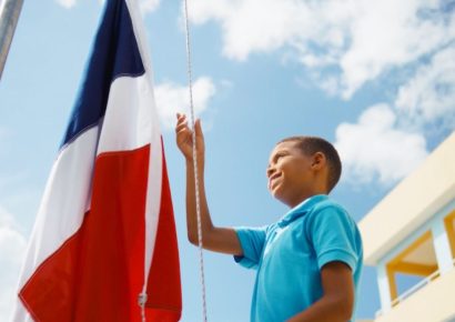 Ministerio de Educación impulsa valores patrios con la campaña “Dominicanos al 100”