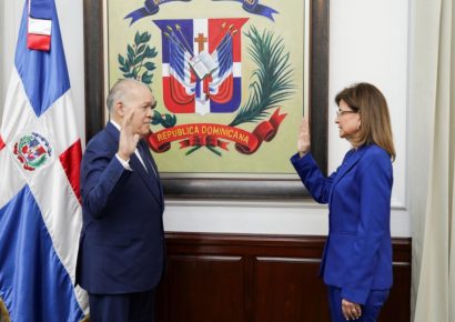 La vicepresidenta Raquel Peña juramenta a Pedro Urrutia como nuevo director de la DGII