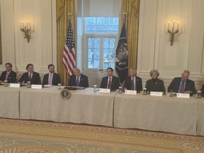 Trump reúne a directivos petroleros en la Casa Blanca para debatir el futuro del crudo venezolano