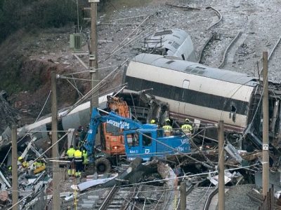 Asciende a 45 el número de muertos en el accidente de trenes en el sur de España tras hallazgo de dos cuerpos más