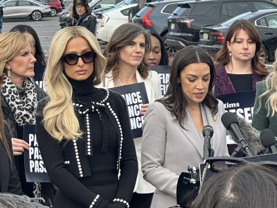 Paris Hilton urge al Congreso a actuar contra los deepfakes no consentidos