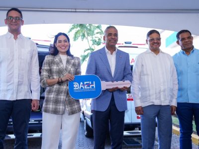 Gobierno refuerza atención de salud en Barahona y Montecristi con entrega de nuevas ambulancias
