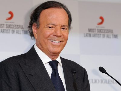 Feministas al ataque: denuncian presuntos abusos sexuales de Julio Iglesias
