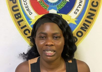 Arrestan haitiana que despojó de su arma a vigilante e hirió a varias personas en tienda de Punta Cana