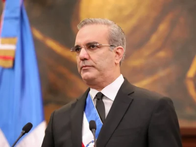 Luis Abinader inicia “nueva etapa” gubernamental con ajustes y ratificaciones