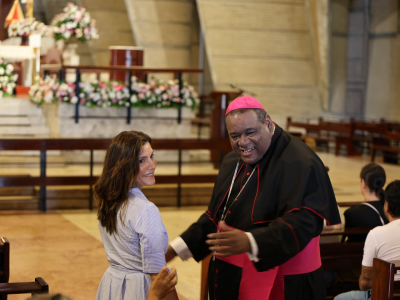 Embajadora de EE. UU. en RD Leah F. Campos visita la basílica y el museo de la Altagracia