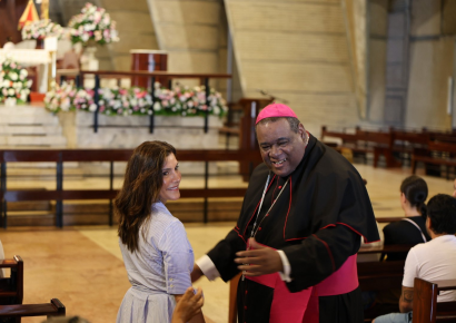 Embajadora de EE. UU. en RD Leah F. Campos visita la basílica y el museo de la Altagracia