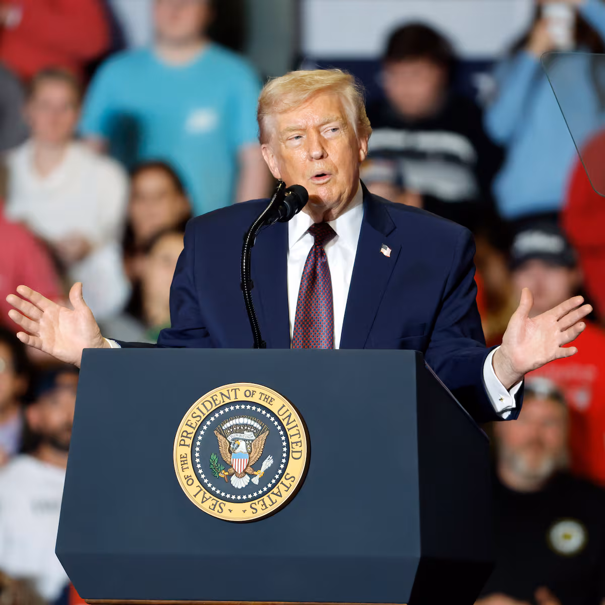 Trump prioriza la diplomacia en su interés por Groenlandia, aunque no descarta otras opciones