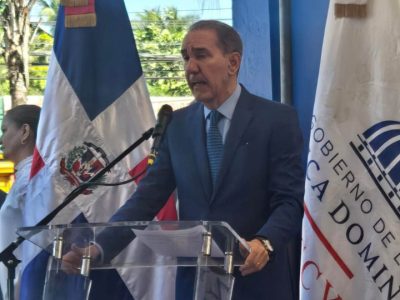 MESCyT fortalece programa Inglés por Inmersión y beneficiará a más de mil jóvenes en Santo Domingo Este