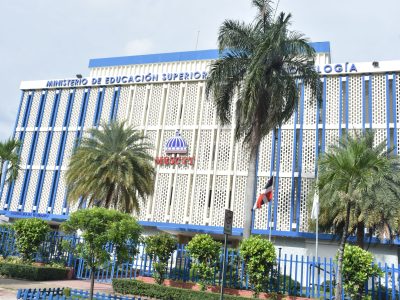 MESCyT pone en marcha programa de inglés por inmersión para miles de jóvenes