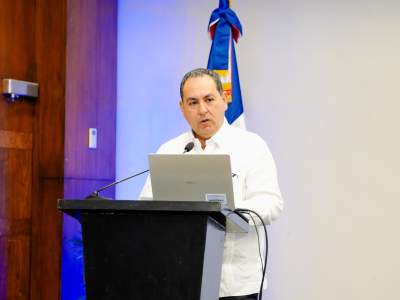 Mario Lama presenta su renuncia como director del Servicio Nacional de Salud