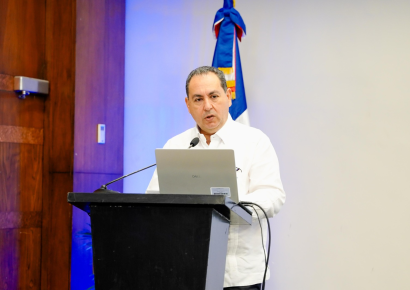 Mario Lama presenta su renuncia como director del Servicio Nacional de Salud