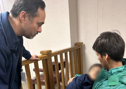 Juez en Texas ordena liberar a niño de 5 años y a su padre de centro de inmigración