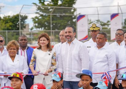 Vicepresidenta Raquel Peña y el INEFI entregan estadio de béisbol escolar en Santo Domingo Este