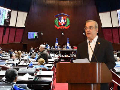 Presidente Abinader devuelve a la Cámara de Diputados la ley que busca saldar deudas antiguas a contratistas