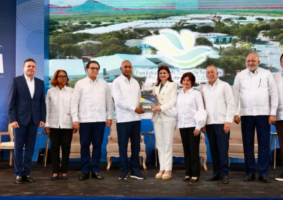 Con apoyo de la vicepresidenta Raquel Peña, Peravia presenta su Plan de Desarrollo 2025-2055