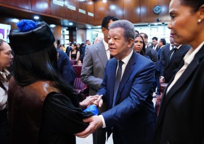 Leonel Fernández asiste a la conmemoración del 14º aniversario del Tribunal Constitucional