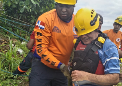Rescatan a hombre que cayó al Mar Caribe mientras pescaba en la avenida España
