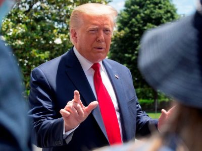 Trump evita aclarar si usaría la fuerza para tomar Groenlandia y defiende sus planes arancelarios