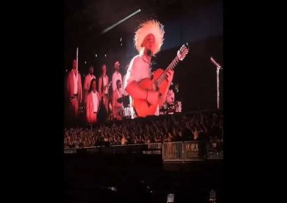 Bad Bunny rinde homenaje a Víctor Jara y sorprende al público chileno