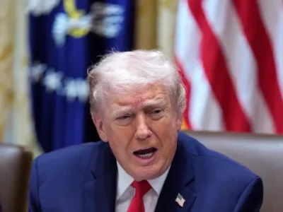 Aprobación de Donald Trump cae a 37 %, su nivel más bajo según encuesta del Pew Research Center