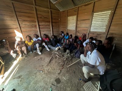 Ejército detiene a 15 haitianos indocumentados en una vivienda deshabitada de Mao