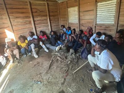 Detienen a 15 indocumentados que se ocultaban en vivienda deshabitada en Mao