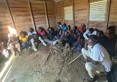 Detienen a 15 indocumentados que se ocultaban en vivienda deshabitada en Mao