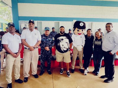 Policía Comunitaria reparte juguetes en orfanato de La Romana junto a DJ Khaled