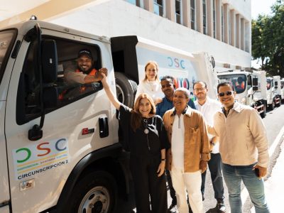 Alcaldía del Distrito Nacional integra cuatro nuevos camiones compactadores para recogida en la circunscripción dos