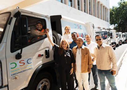Alcaldía del Distrito Nacional integra cuatro nuevos camiones compactadores para recogida en la circunscripción dos