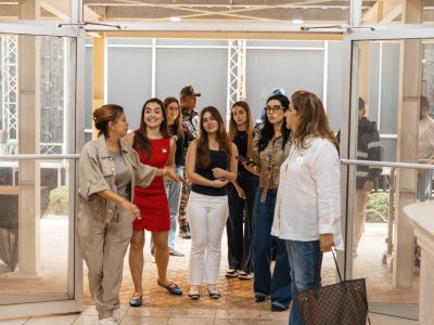 Hijas de Abinader visitaron montaje de Plásticos por Juguetes en Alcaldía del DN